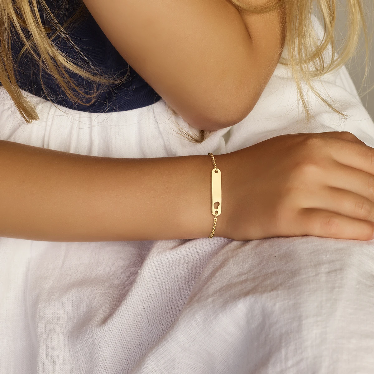 9k graveerarmband hartje plaat 4,0 mm 9K geel