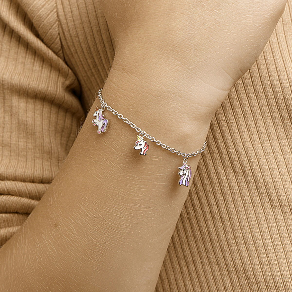 armband eenhoorn emaille 13 + 3 cm zilver gerhodineerd