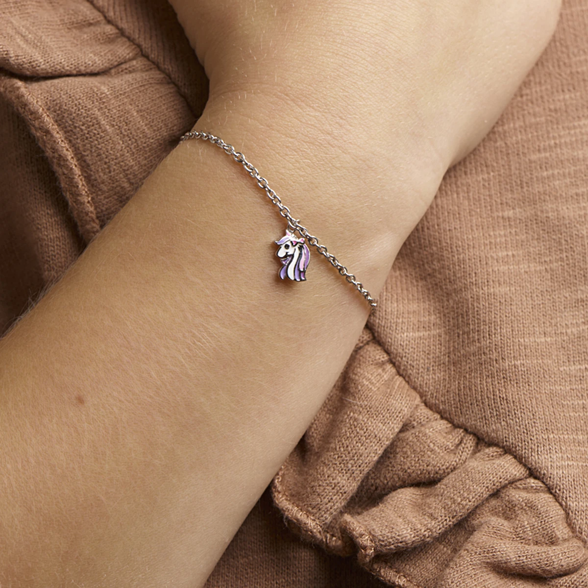 armband emaille eenhoorn 13 + 3 cm zilver gerhodineerd
