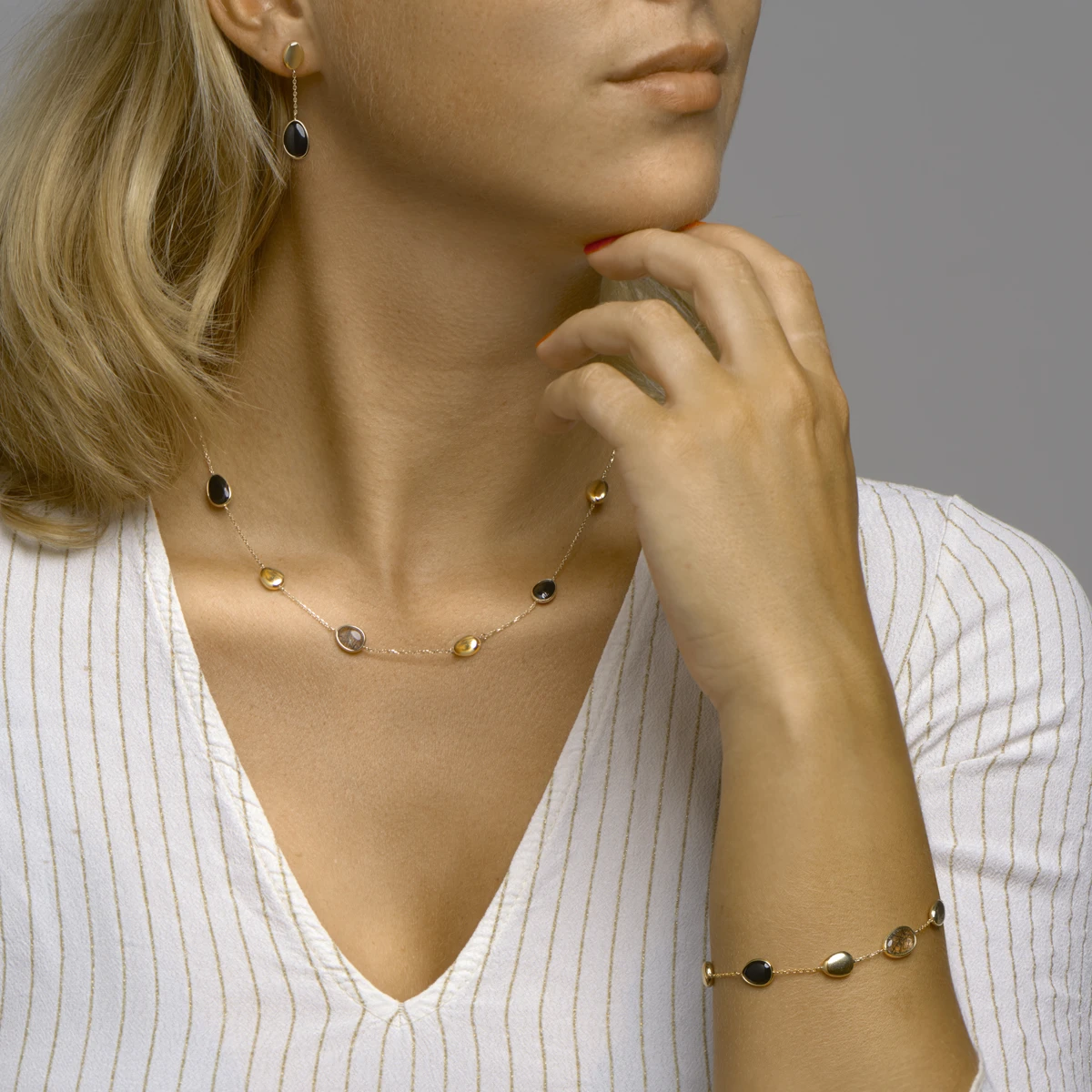 armband zwart rutiel en onyx 17 - 19 cm 14K geelgoud