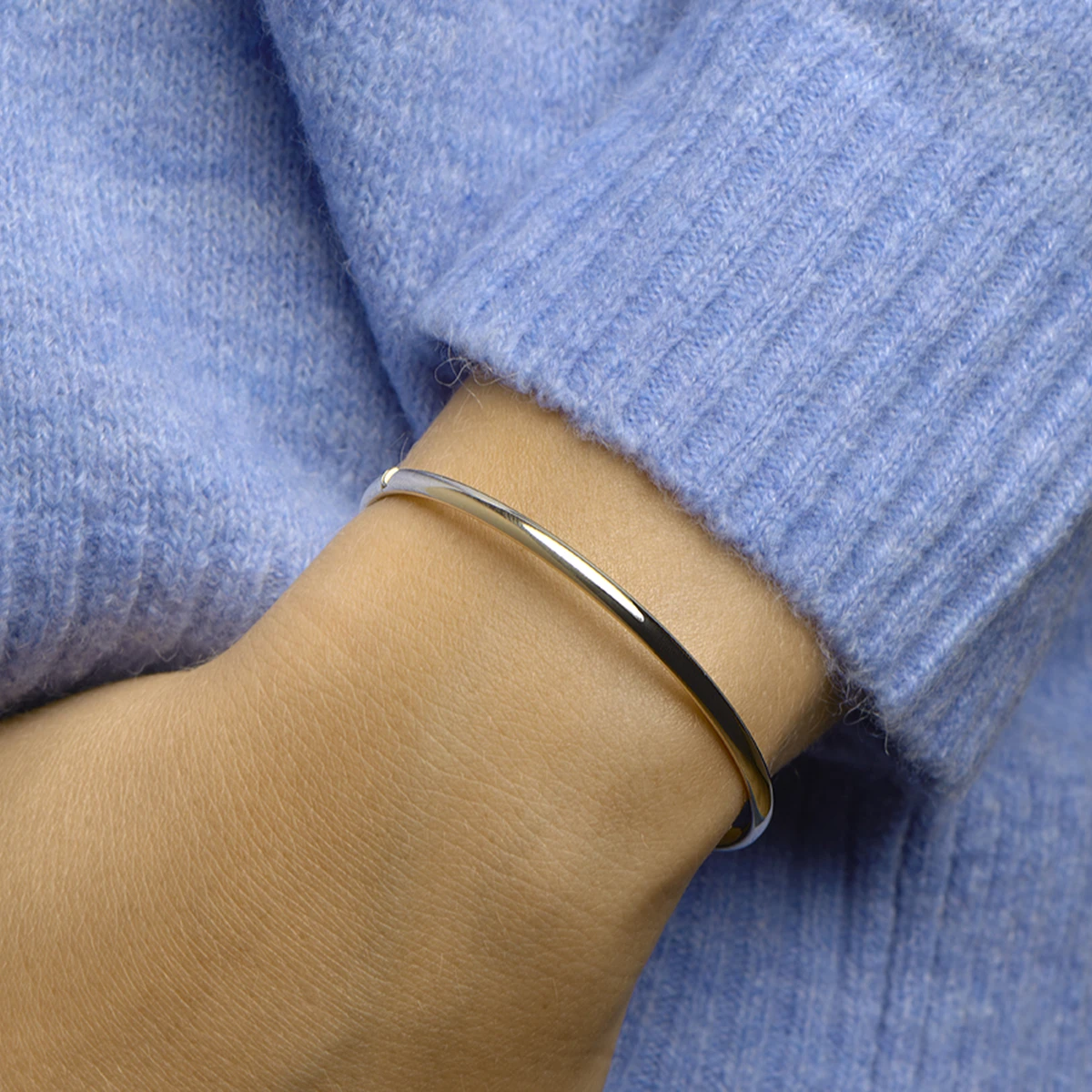 bangle scharnier ovale buis massief 3 x 56 mm silgold (geel met zilverkern)