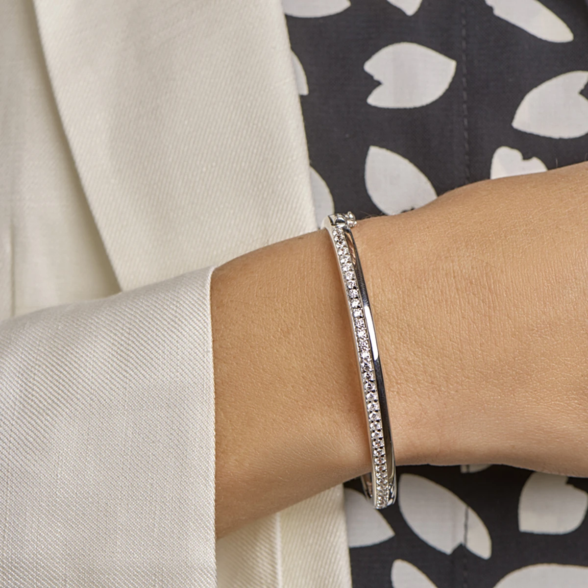 bangle scharnier zirkonia 5,5 x 58,5 mm zilver gerhodineerd