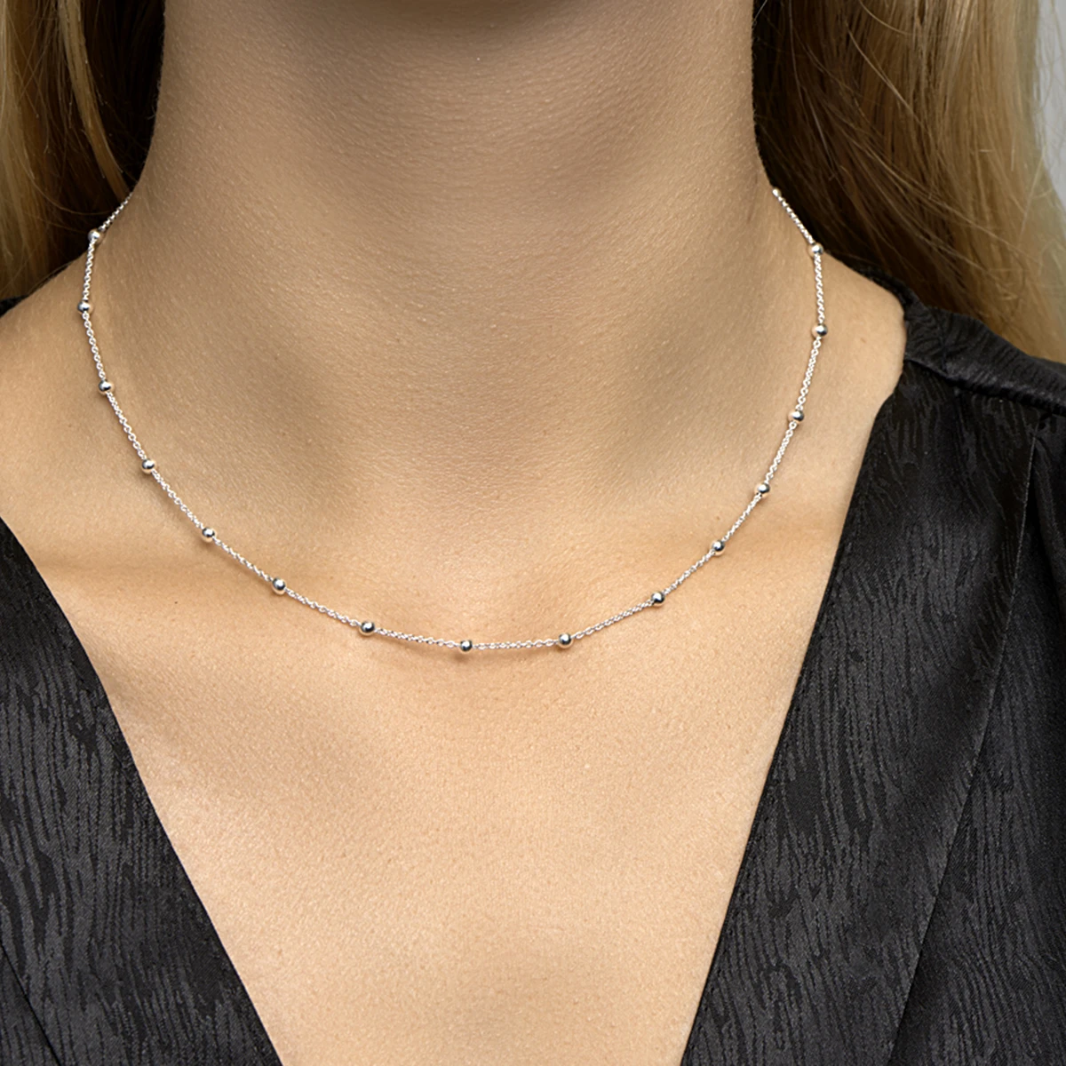 collier anker en bolletjes zilver wit