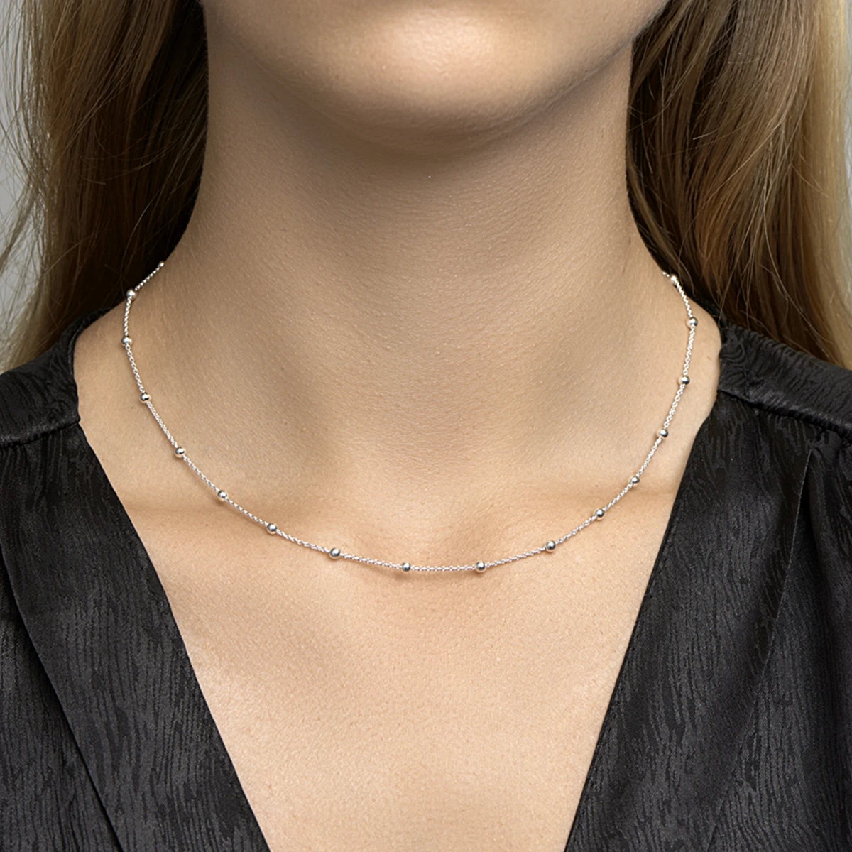 collier anker en bolletjes zilver wit