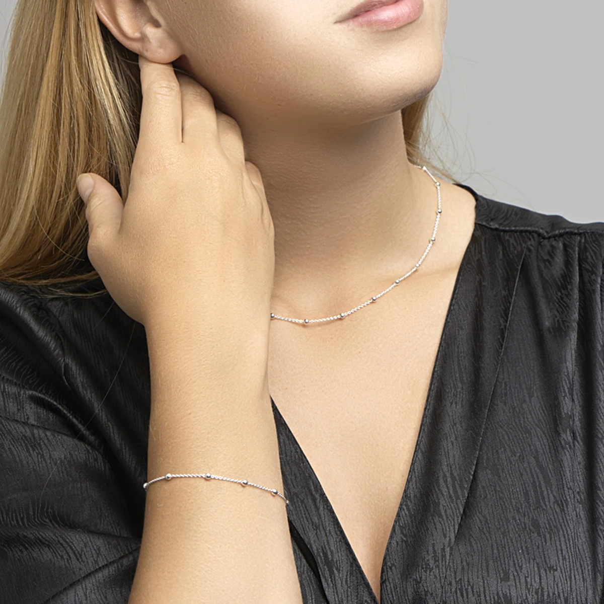 collier anker en bolletjes zilver wit