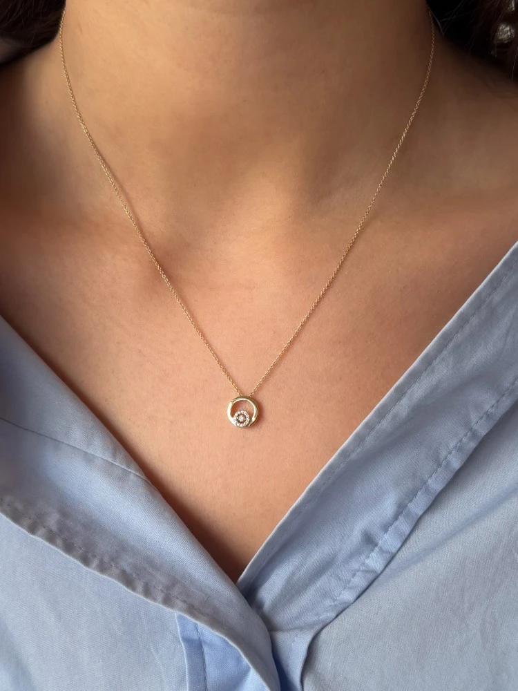 Collier geelgoud briljant 0,06 crt.
