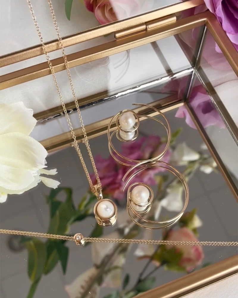 Collier geelgoud parelmoer