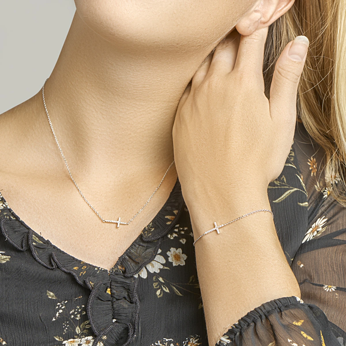 collier kruis zirkonia 41 + 4 cm zilver gerhodineerd