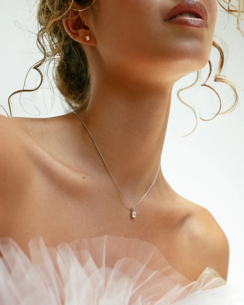 Collier Nora 0,50 crt. witgoud