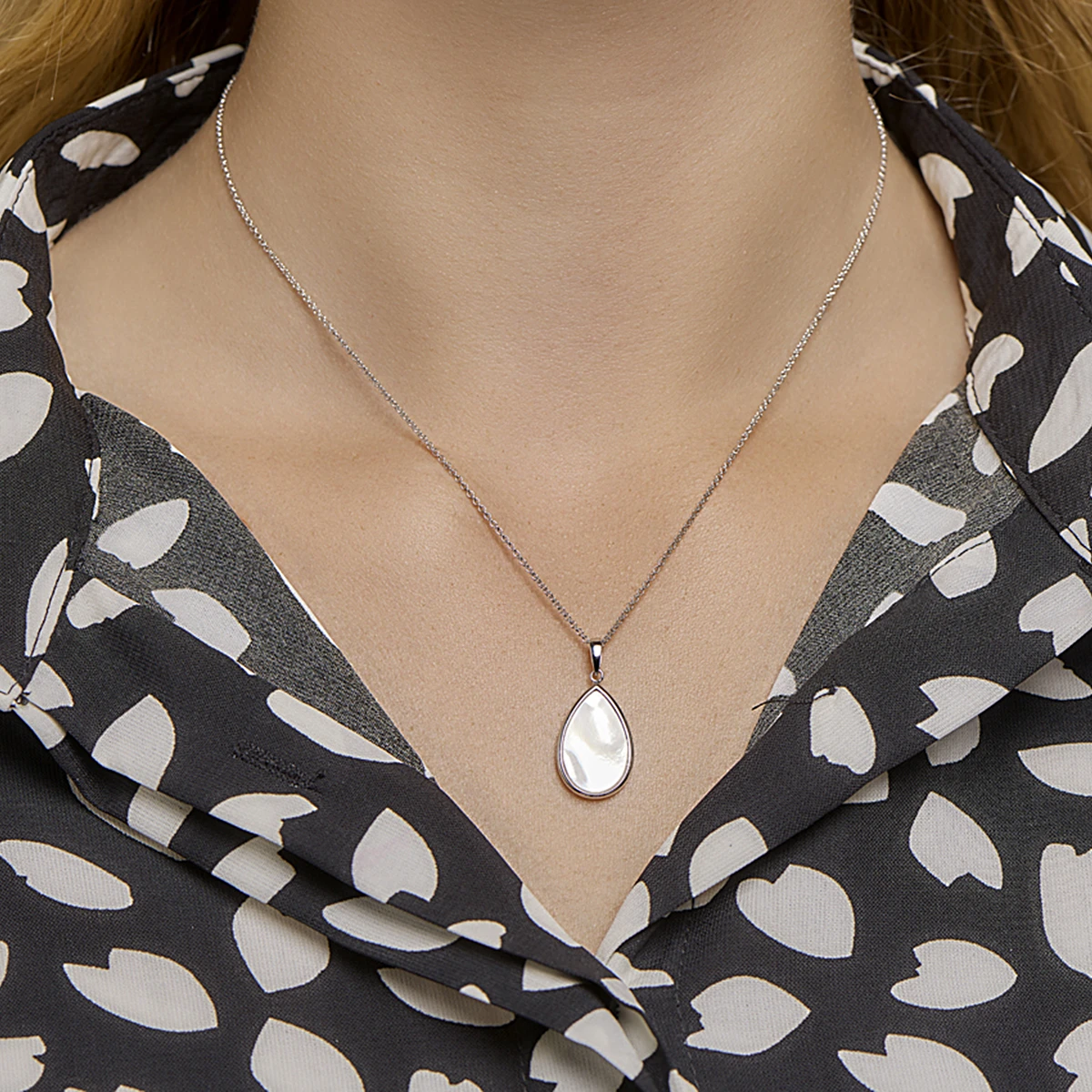 collier parelmoer 42 + 3 cm zilver gerhodineerd