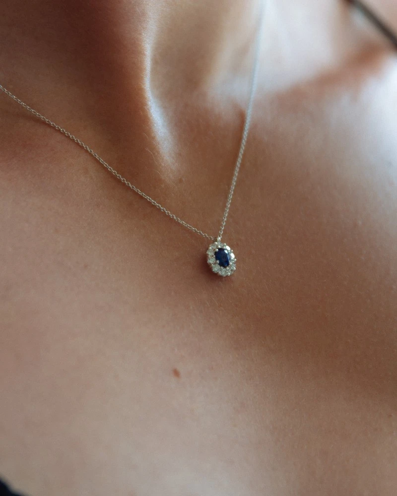 Collier witgoud briljant+saffier