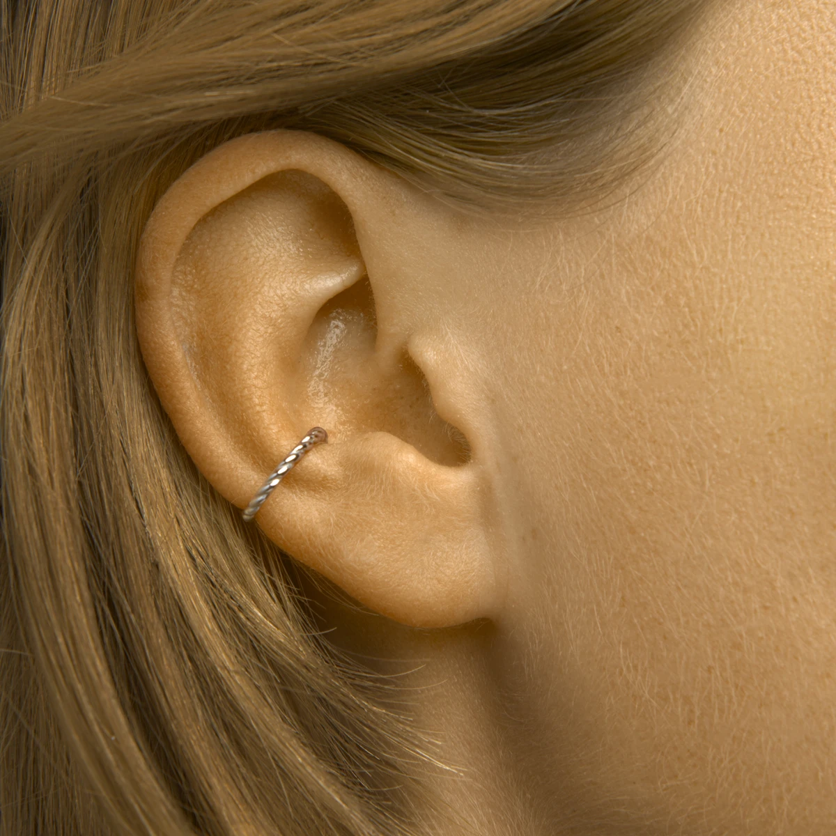 earcuff gedraaid 13 mm zilver gerhodineerd