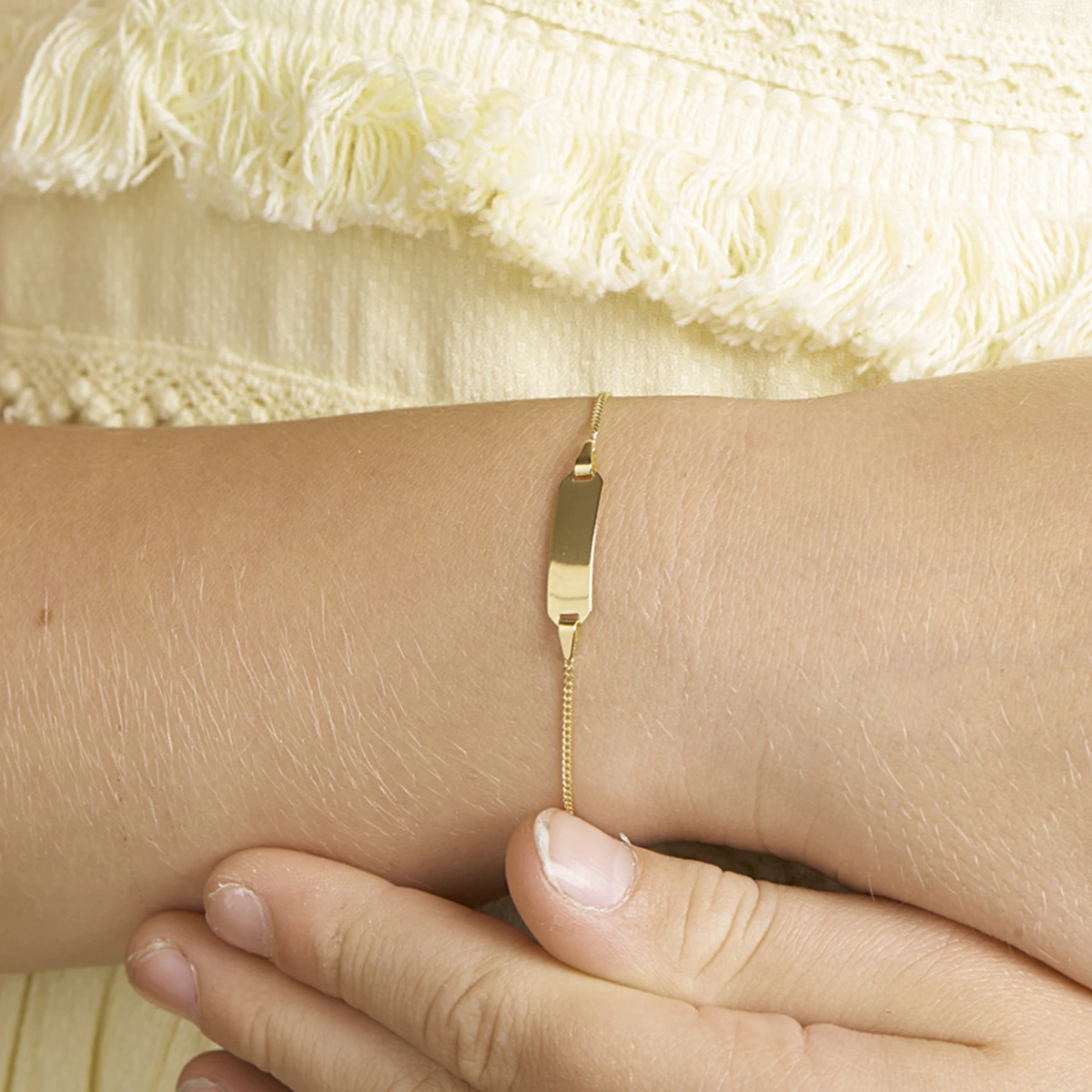 graveerarmband gourmette 4 zijdes geslepen plaat 5 mm 14K geelgoud