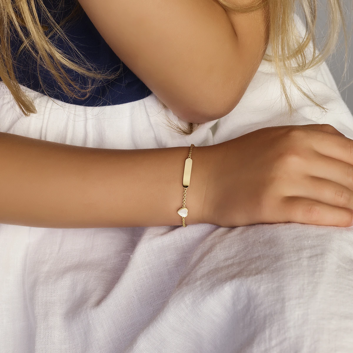 graveerarmband hart parelmoer en plaat 1,5 mm 14K geelgoud