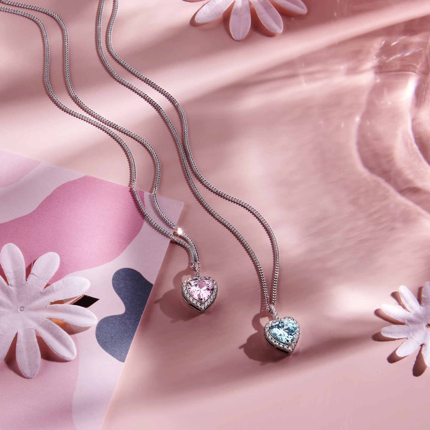 hanger hart wit en aquamarijnkleurig zirkonia halo zilver gerhodineerd