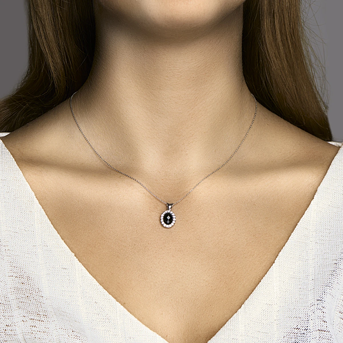 hanger onyx en zirkonia zilver gerhodineerd