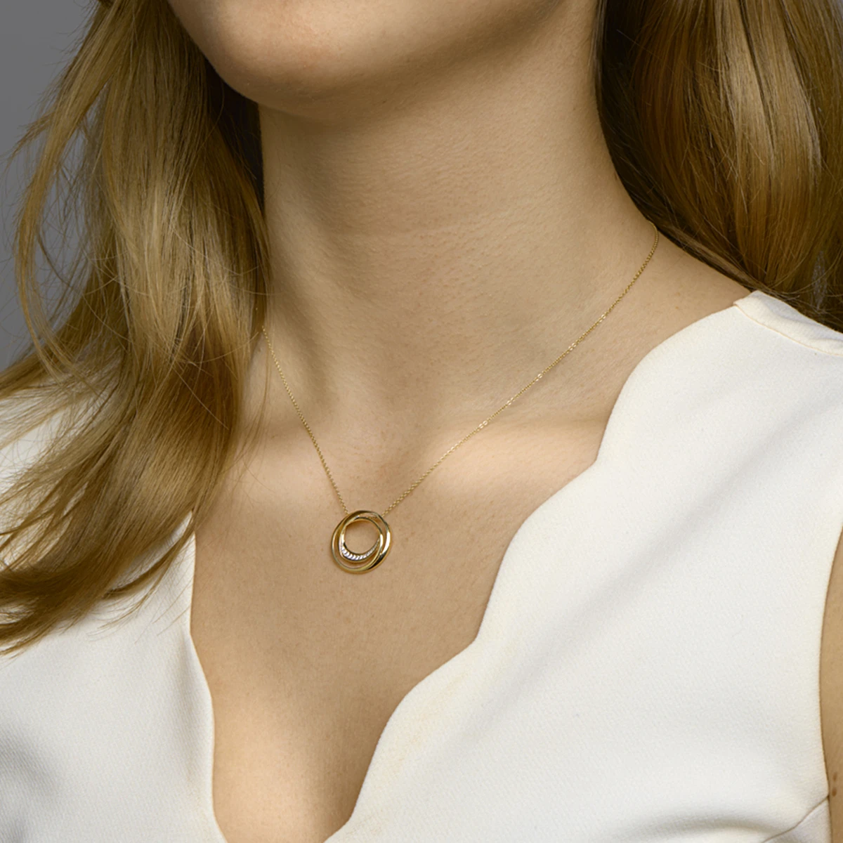 hanger rond diamant 0.06ct h si bicolor gestift 14K geelgoud