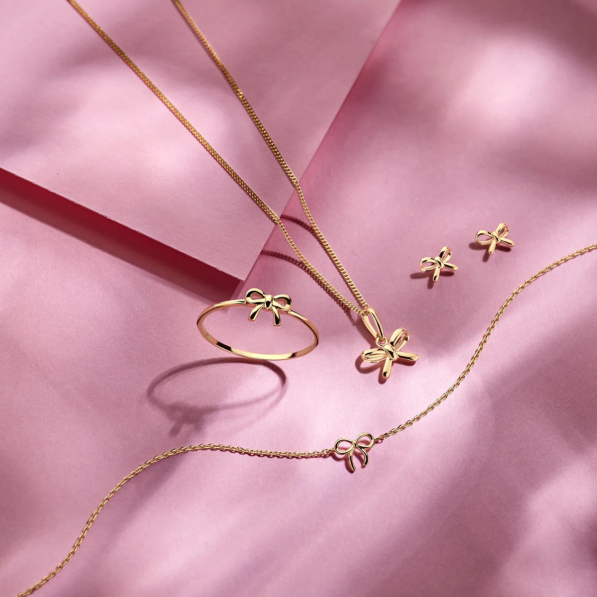hanger strik 12 mm 14K geelgoud