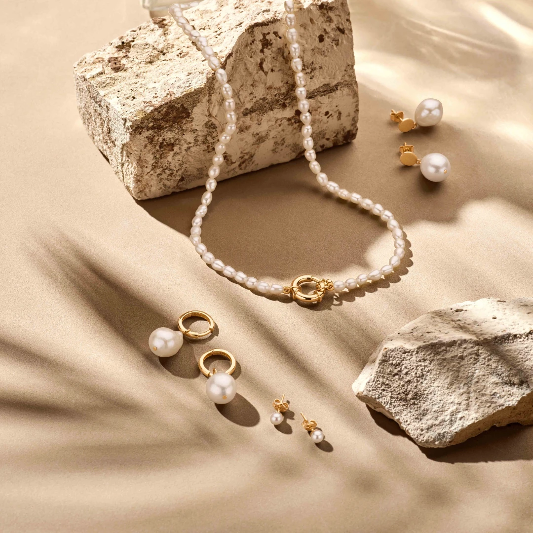 klapoorringen barok parel 14K geelgoud