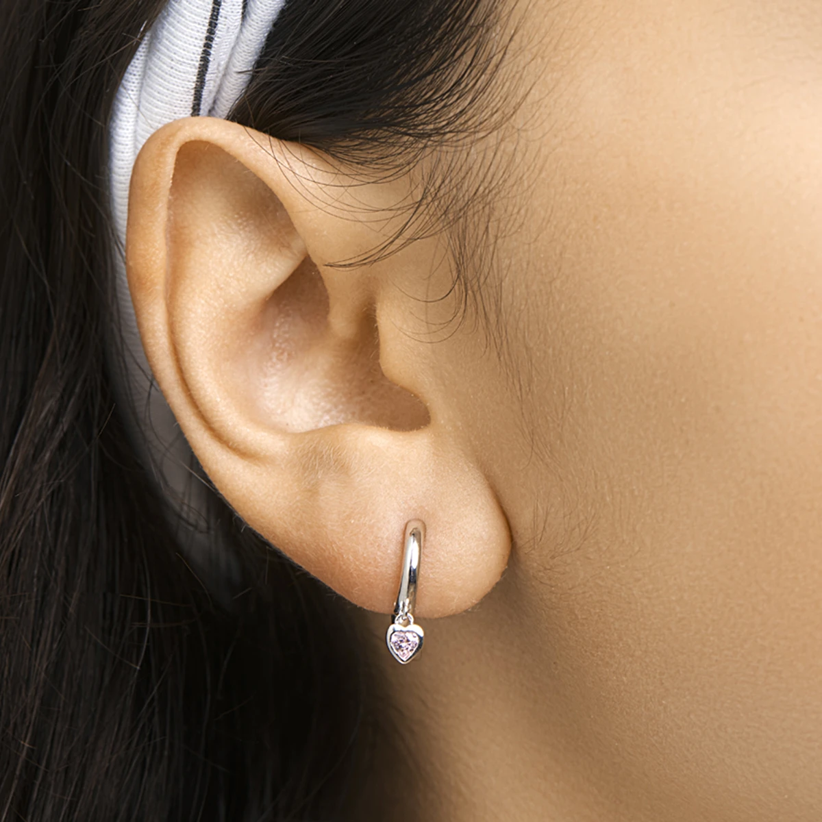 klapoorringen hart roze zirkonia zilver gerhodineerd