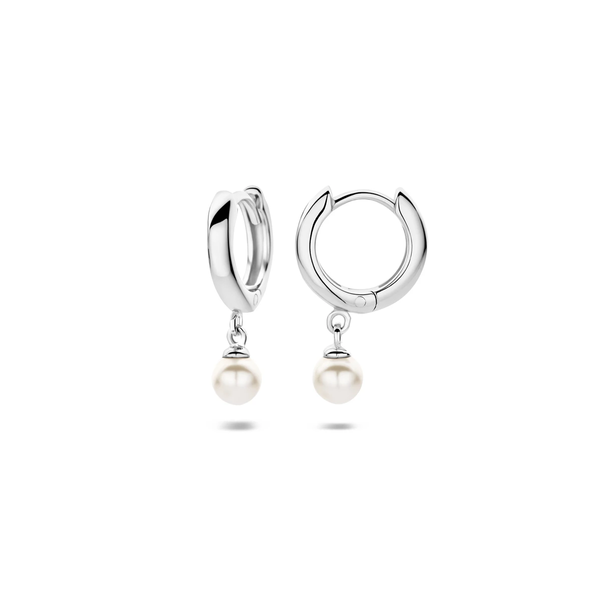 klapoorringen synth. parel 17 mm zilver gerhodineerd