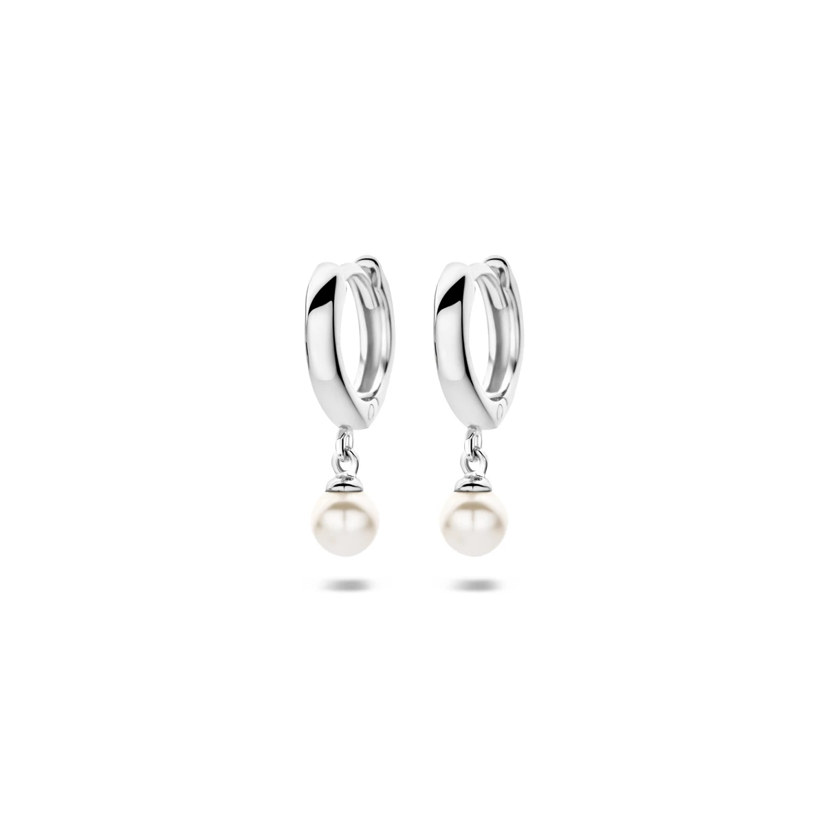 klapoorringen synth. parel 17 mm zilver gerhodineerd