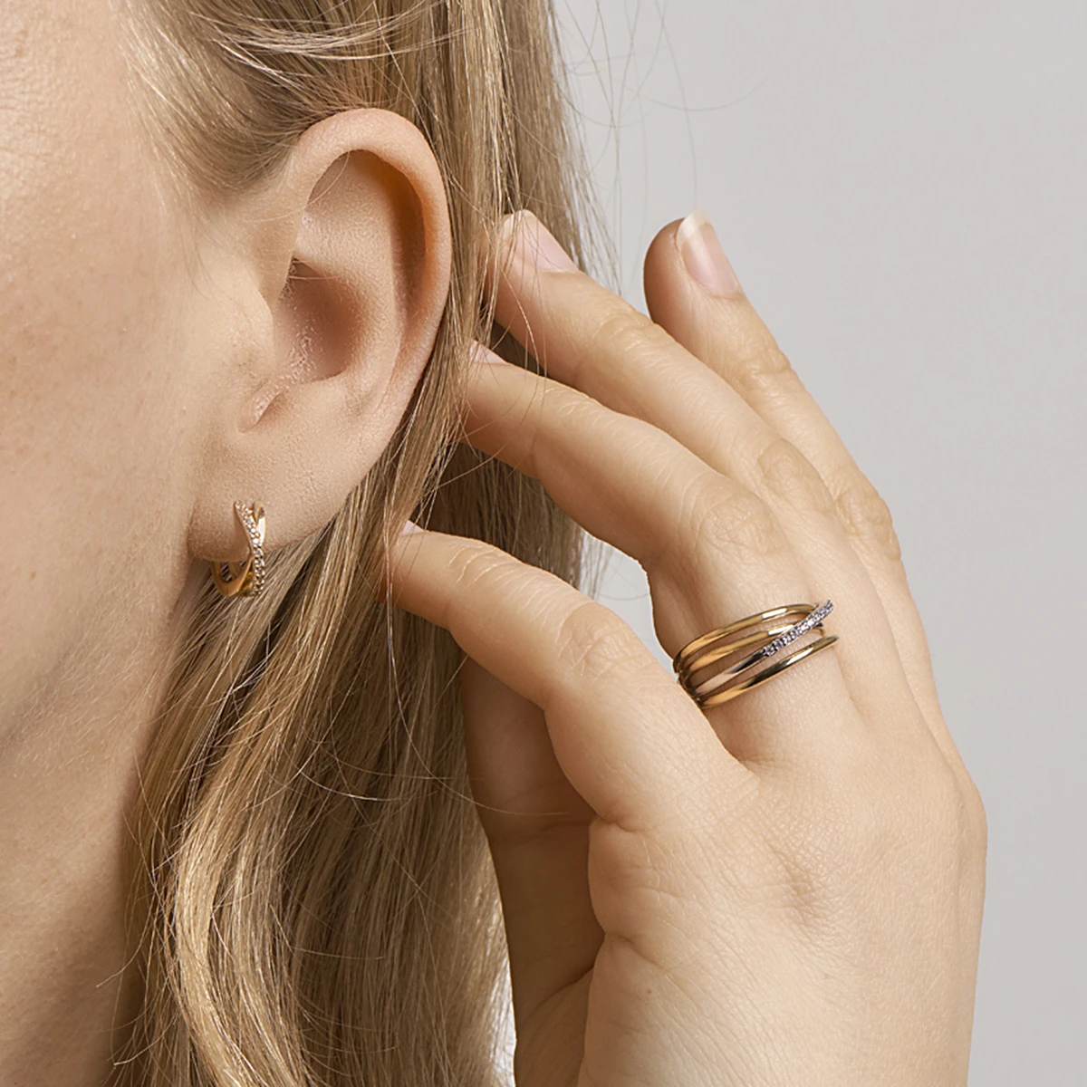klapoorringen zirkonia 14K geelgoud