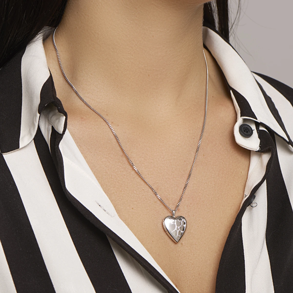 medaillon hart gravure 24 mm zilver gerhodineerd