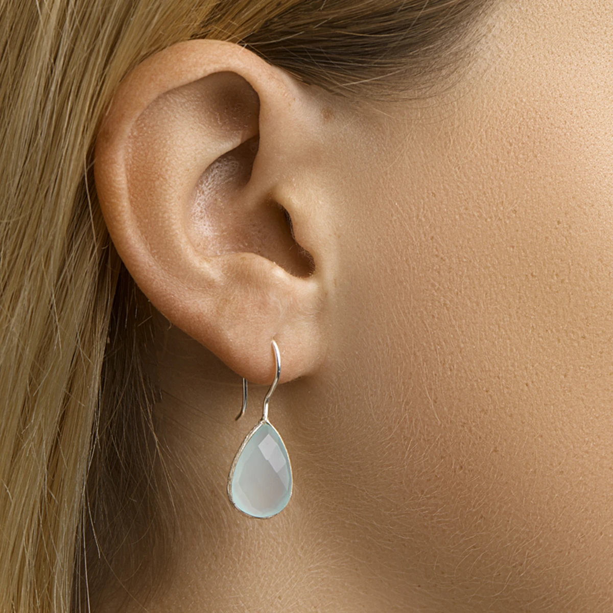 oorhangers chalcedoon franse haak zilver wit