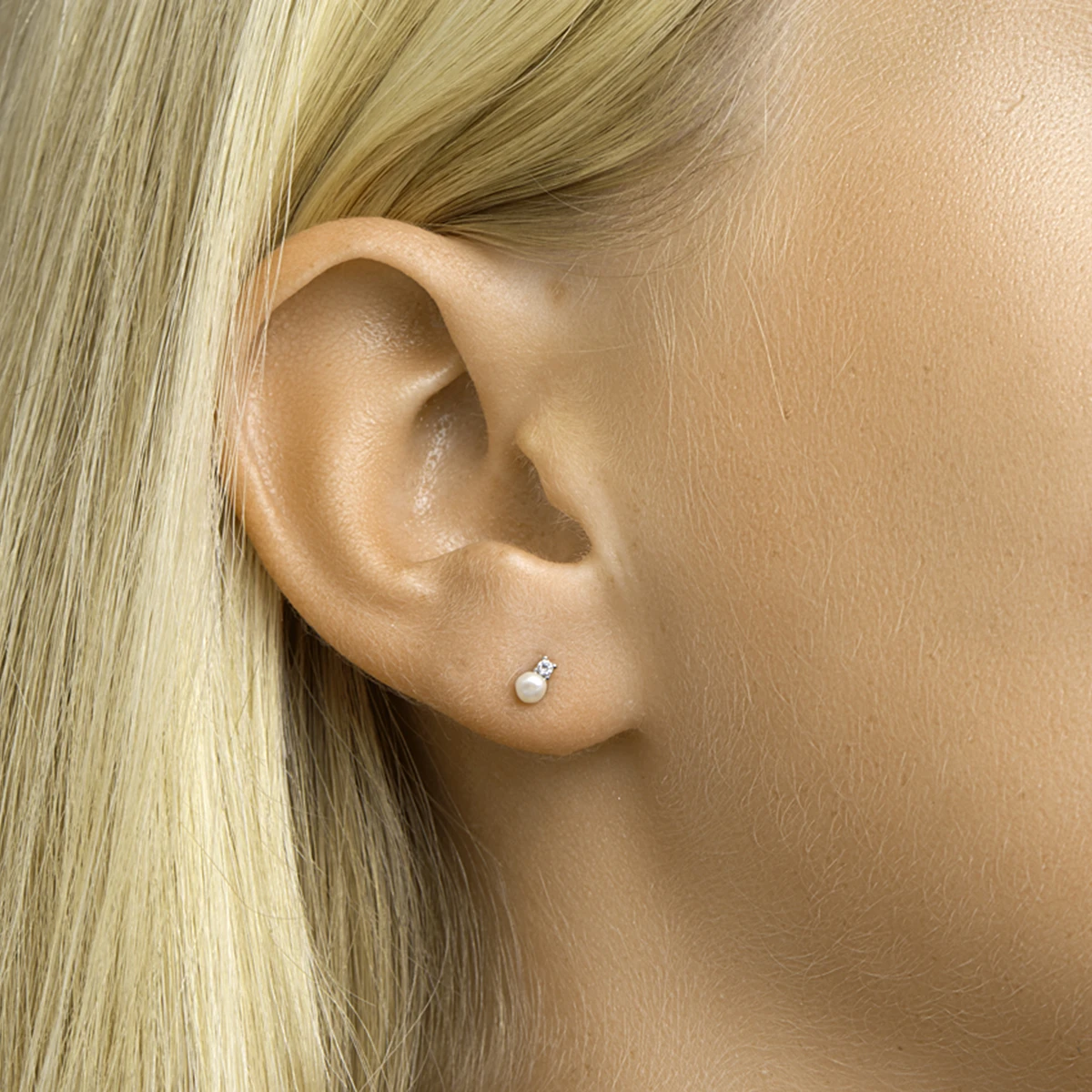 oorknoppen parel en zirkonia zilver gerhodineerd