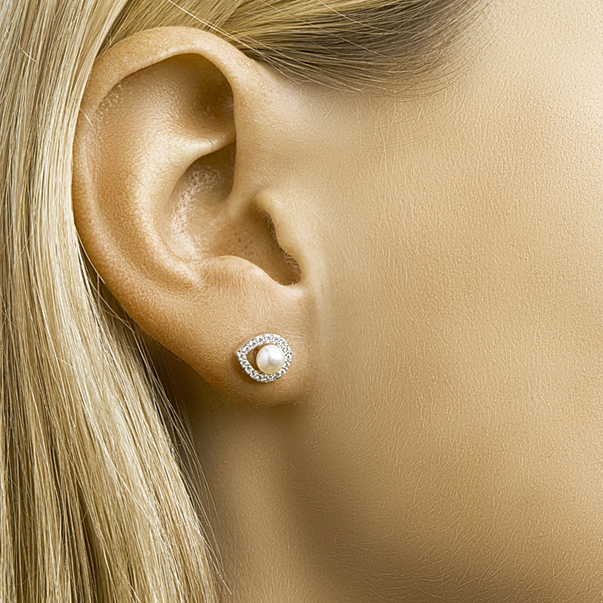 oorknoppen parel en zirkonia zilver gerhodineerd