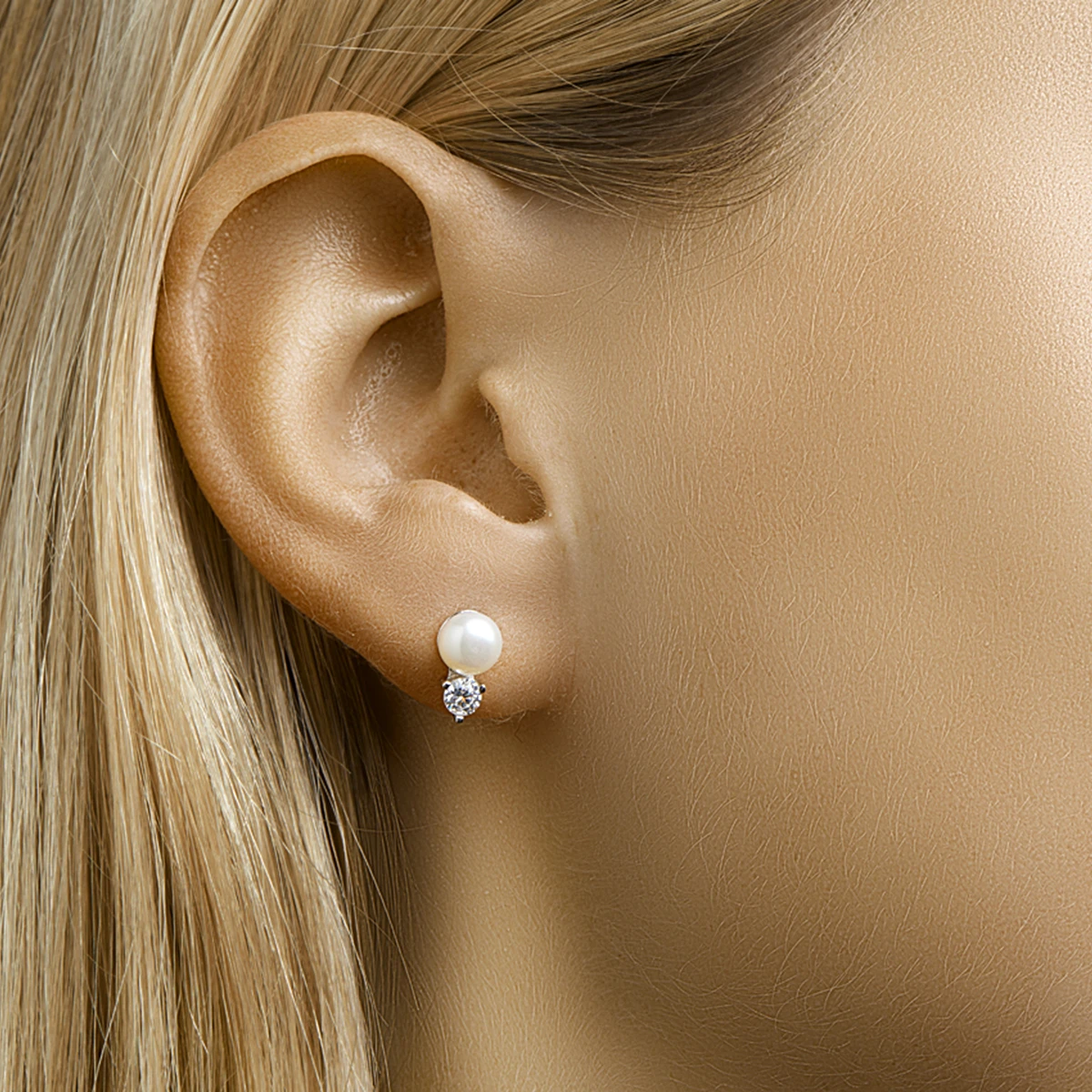 oorknoppen parel en zirkonia zilver gerhodineerd