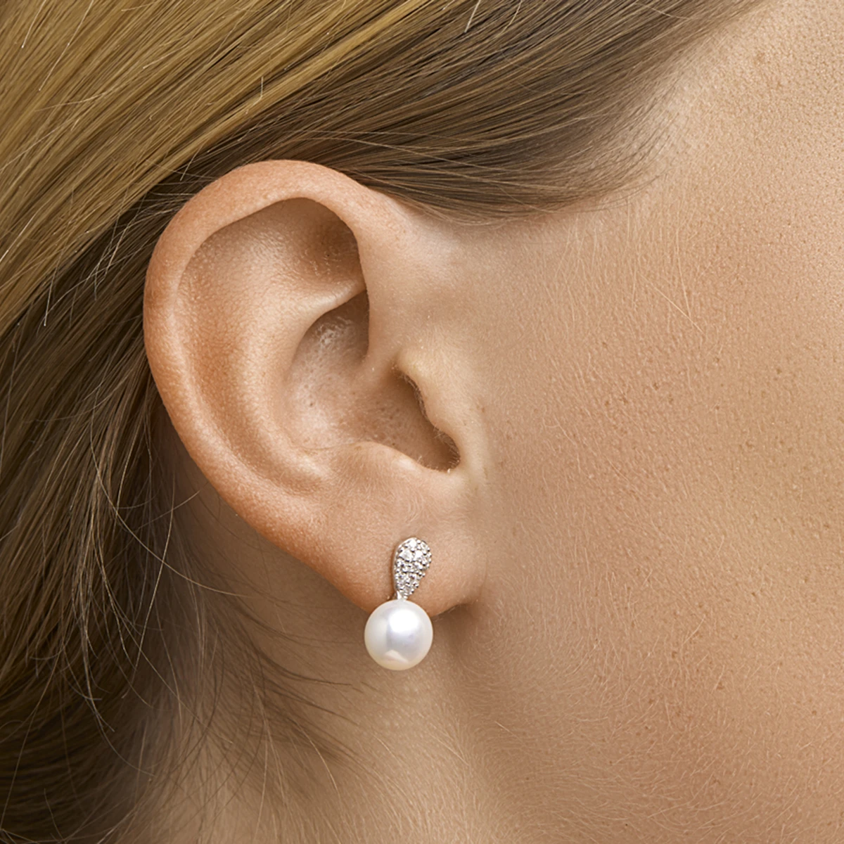 oorknoppen parel en zirkonia zilver gerhodineerd