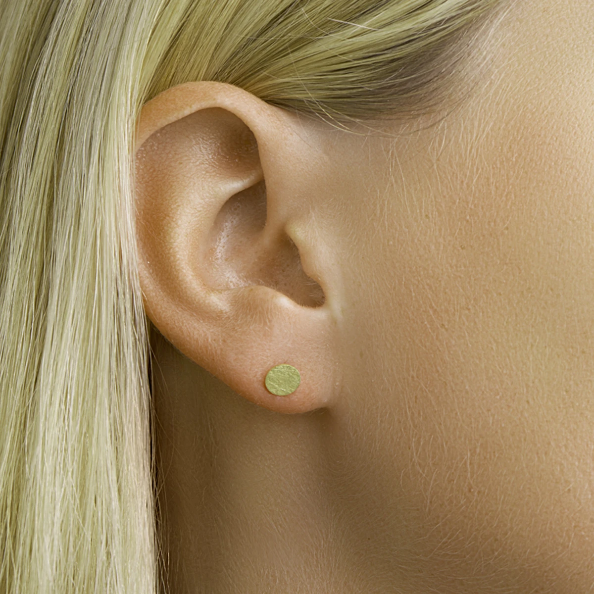 oorknoppen rondje gescratcht 14K geelgoud
