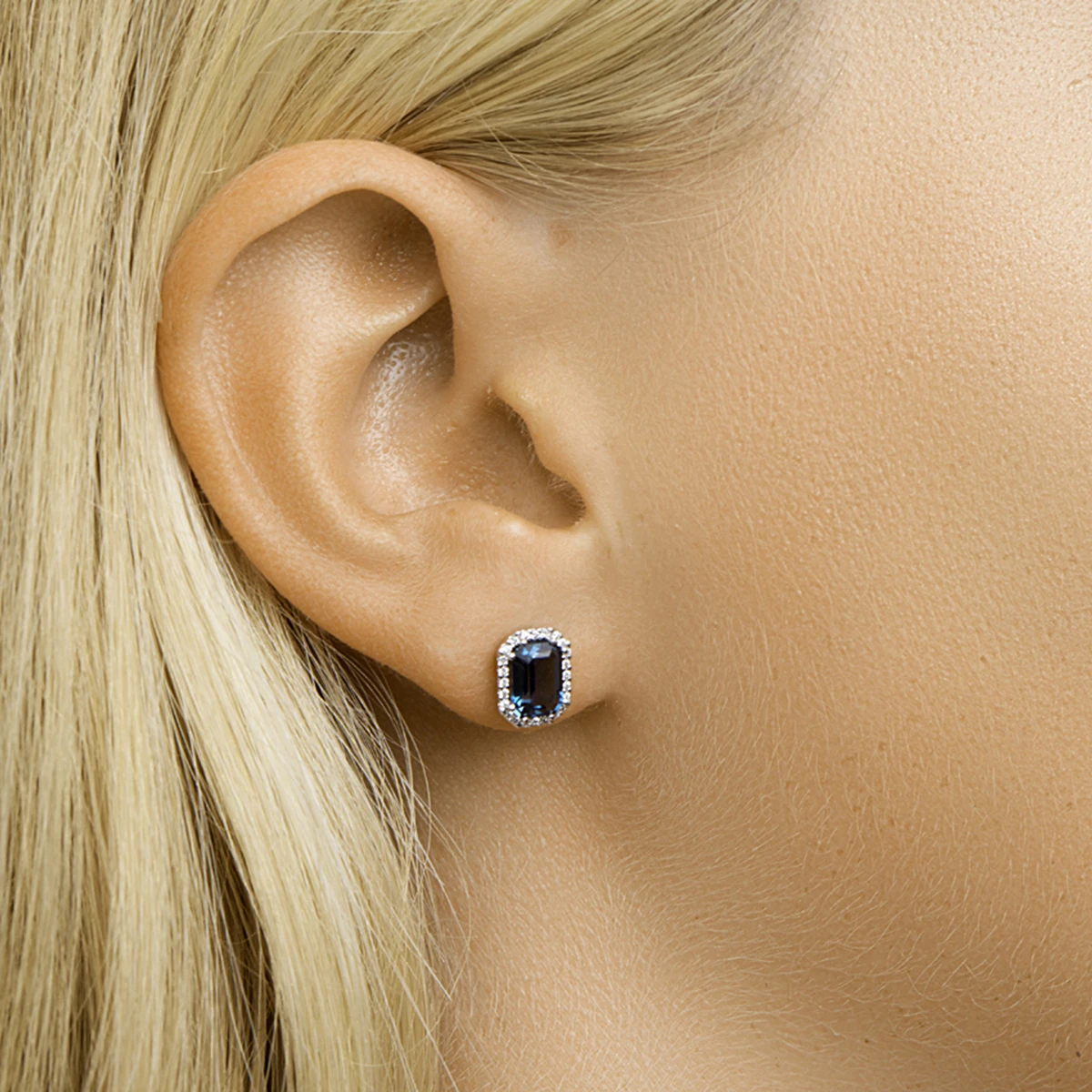 oorknoppen topaas en diamant 0.14ct(2x0.07ct) h si 14K witgoud