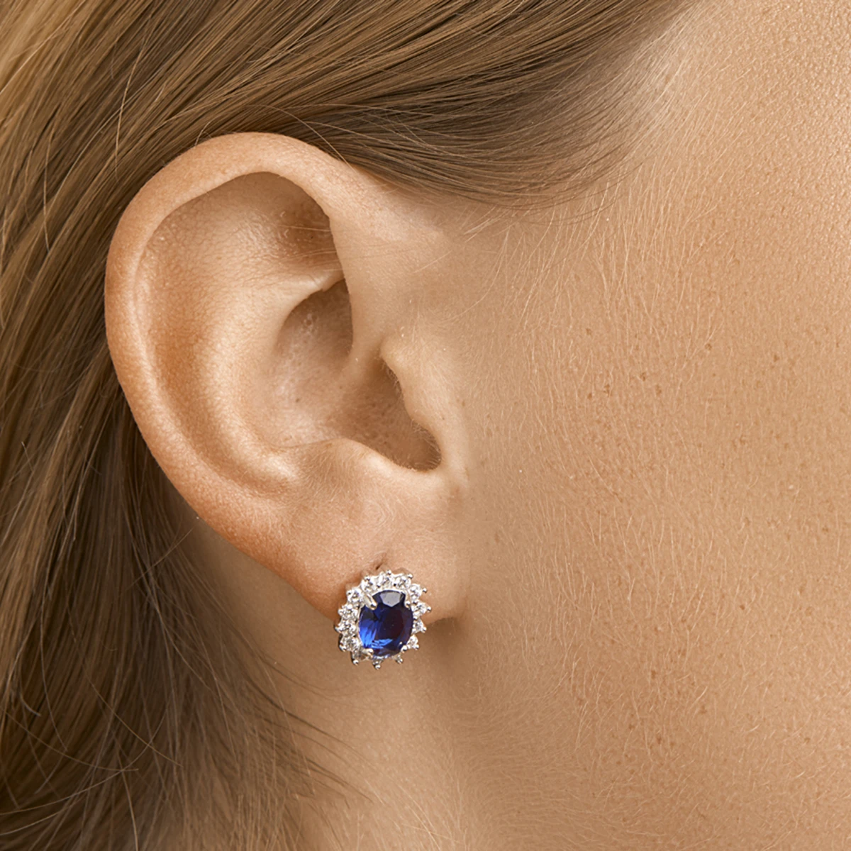 oorknoppen zirkonia en synthetische saffier halo zilver gerhodineerd
