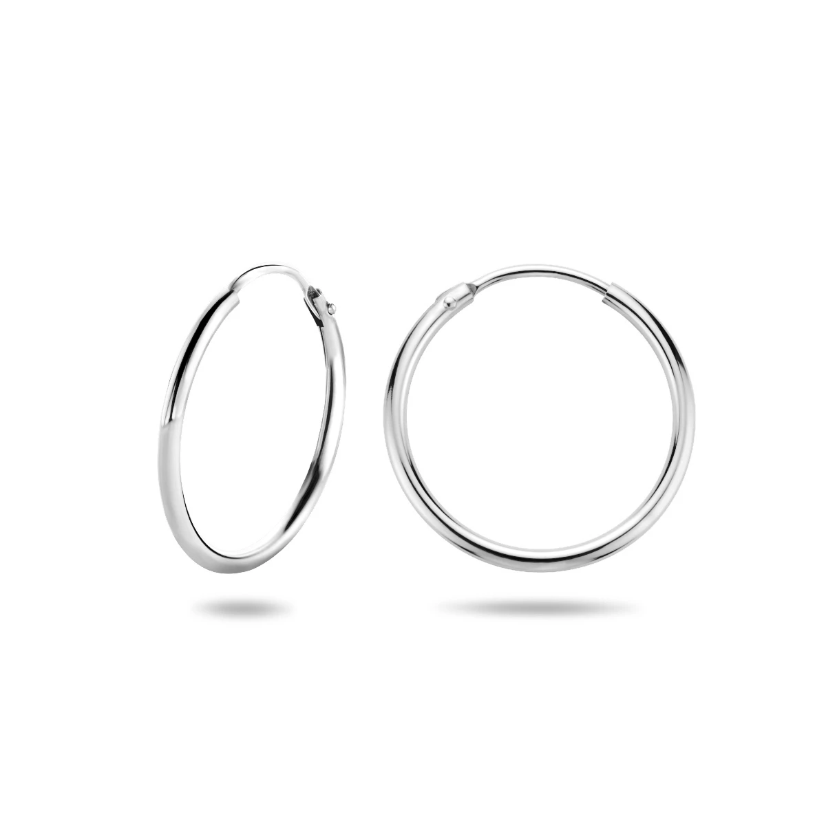 oorringen 1,5 mm ronde buis 14K witgoud