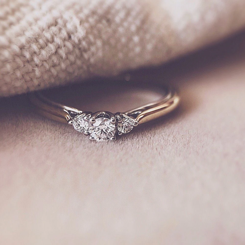 Ring bicolor briljant 0.19 crt. Maat 54