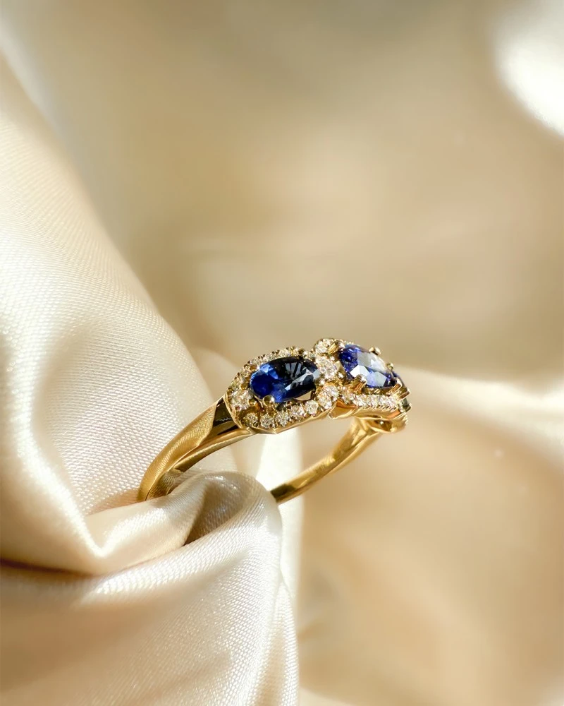 Ring geelgoud briljant + saffier Maat 56