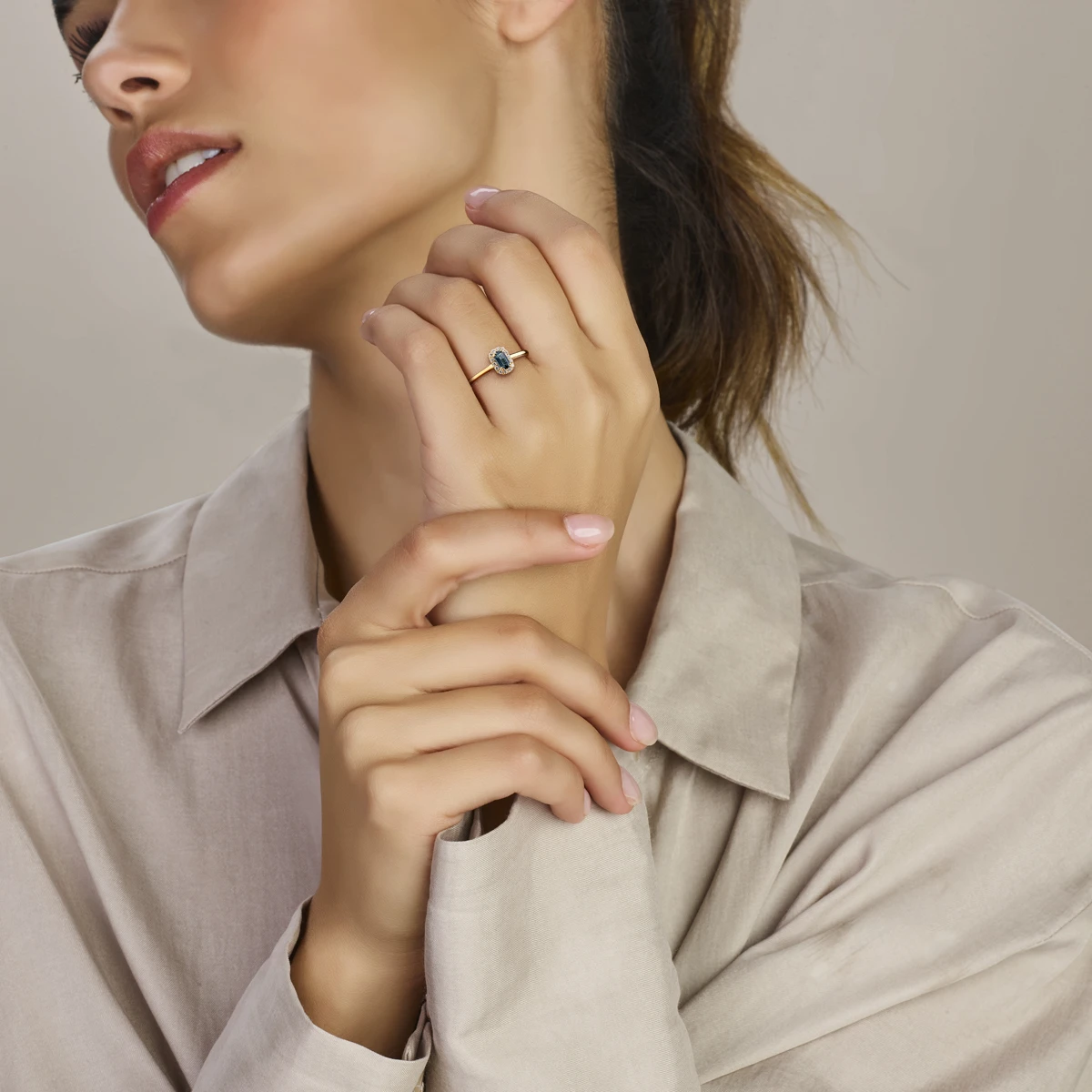 ring london blue topaas en lab grown diamant 0.08ct f vs 14K geelgoud