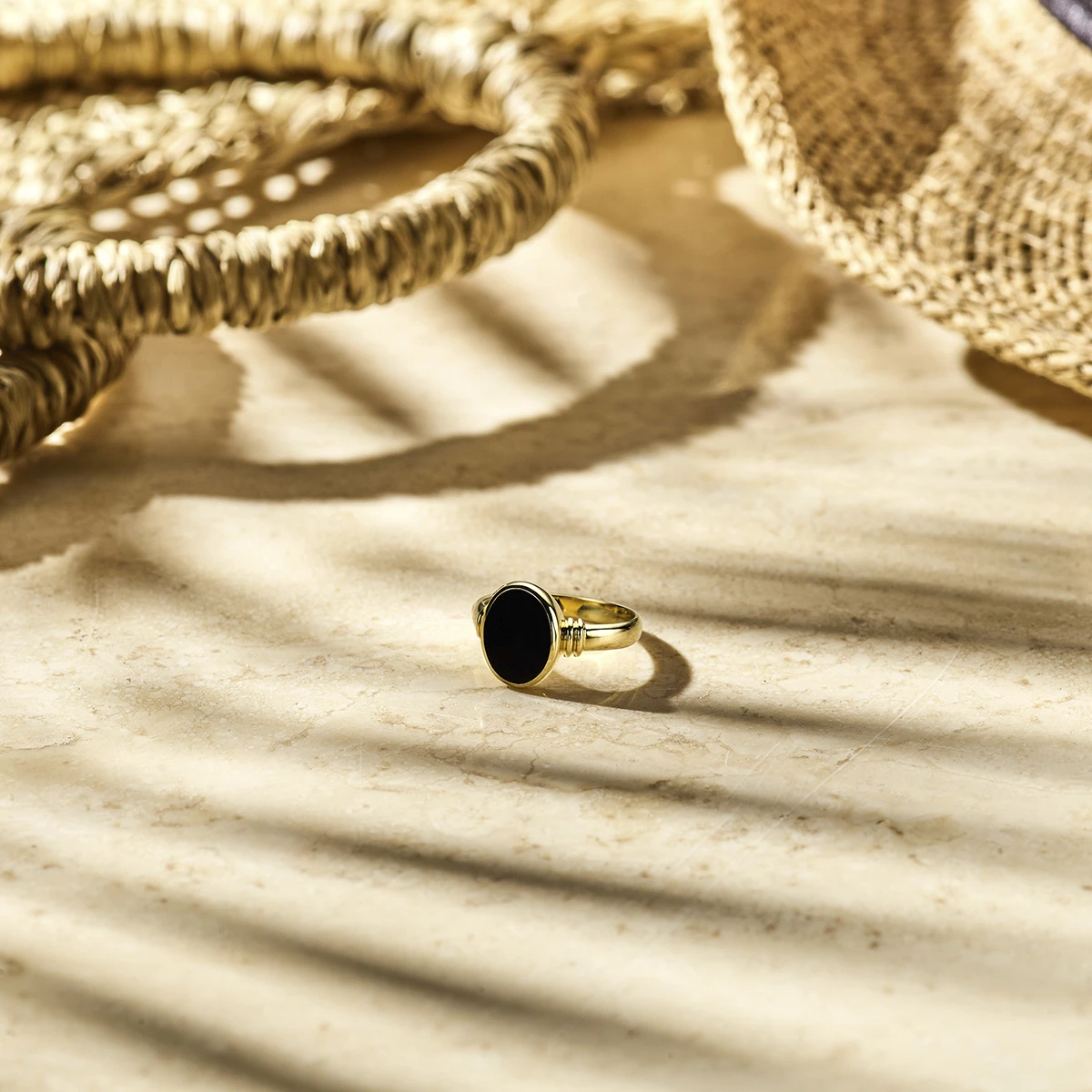 zegelring massief onyx 11 x 8,5 mm 14K geelgoud