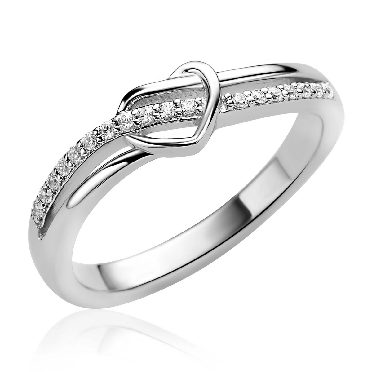 ZINZI zilveren cross-over ring met een opengewerkt sierlijk hart waarbij een rij witte zirkonia’s vloeiend door de scheen en hart loopt ZIR2874