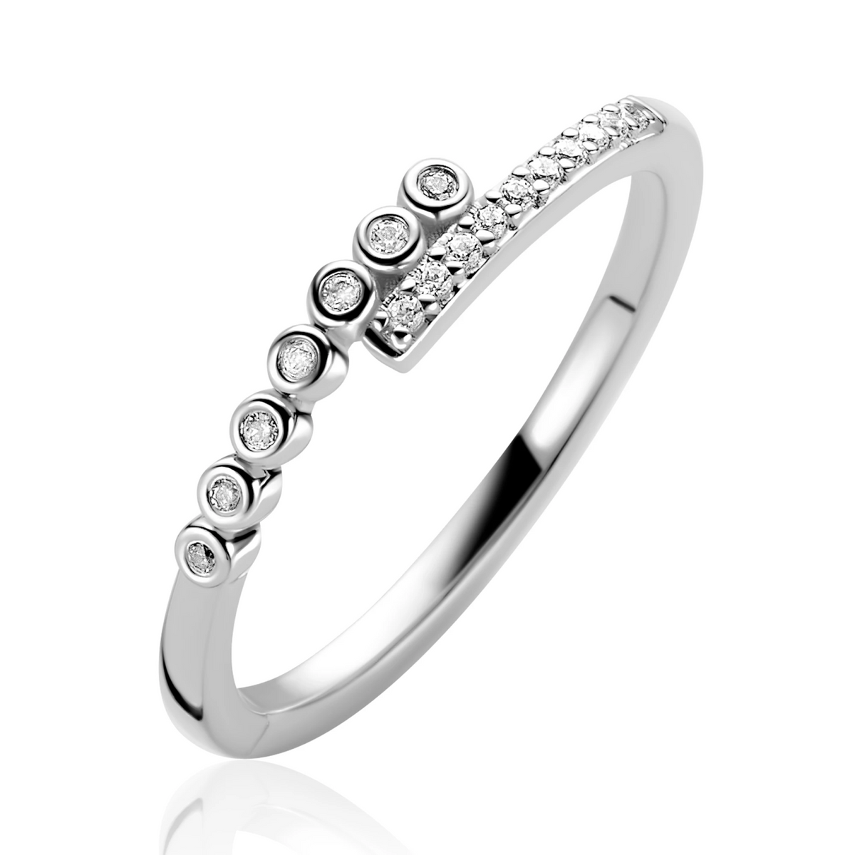 ZINZI zilveren ring (4mm breed) slagmodel bezet met witte zirkonia’s ZIR2729